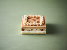 画像をギャラリービューアに読み込む, 【配送】2025クリスマス限定｜マロンケーキ  - チョコレートソース添え -
